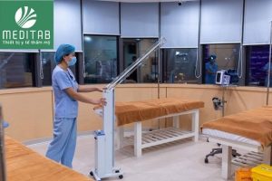 Đèn UV diệt khuẩn di động – Giải pháp tiệt trùng hiệu quả cho phòng phẫu nhỏ