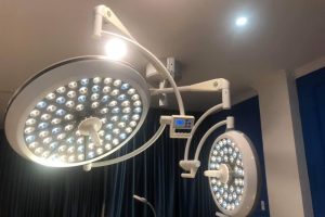 Top 3 mẫu đèn mổ treo trần 2 nhánh được sử dụng phổ hiện nay